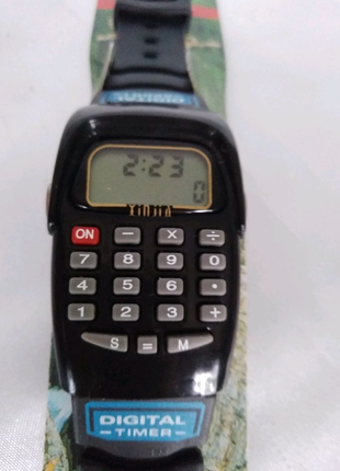 Электронные часы с калькулятором, новые,каучуковый ремешок
