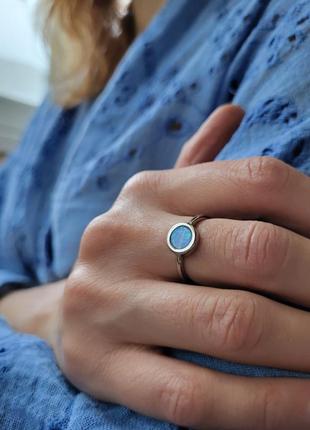 Кольцо серебряное колечко  с голубым опалом 17.5 размер кк2опг...