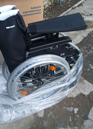 Новая широкая инвалидная коляска Майра  (Meyra).  Германия