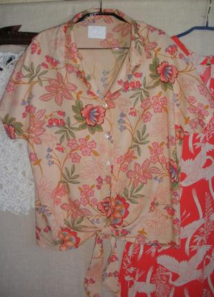 Чарівна  квітчаста блузка блуза сорочка віскоза короткий рукав