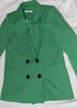 Жіночий піджак яскраво зелений, класичний піджак
