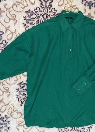 Жіноча котонова рубашка зеленого кольору, подовжена