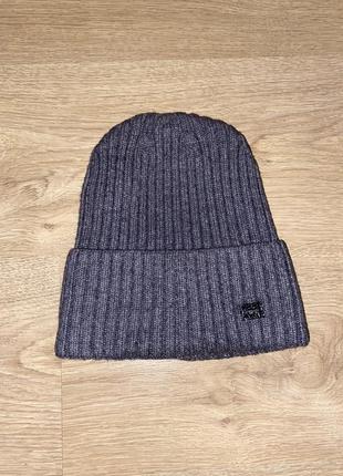 Сіра шапка жіноча на осінь і зиму, шапка сірого кольору