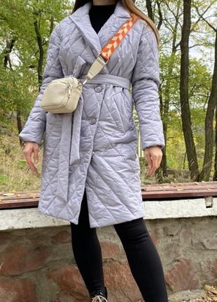 Стьогане пальто жіноче на осінь сіро блакитного кольору