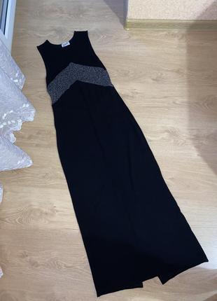 Черное нарядное, длинное платье без рукавов с разрезом