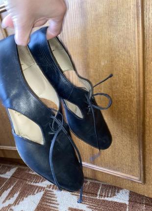 Женские весенние туфли, темно синие с шнурочками