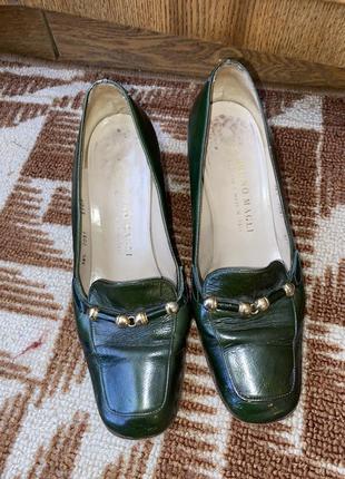 Лаковые женские туфли зелёные на каблуке, bruno magli