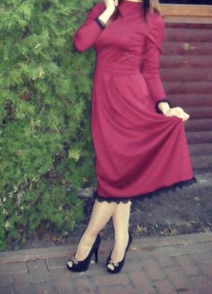 Сукня колір марсала, бордове плаття, довжина міді з поясом