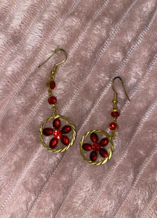 Сережки женские золотистые с красными вставками