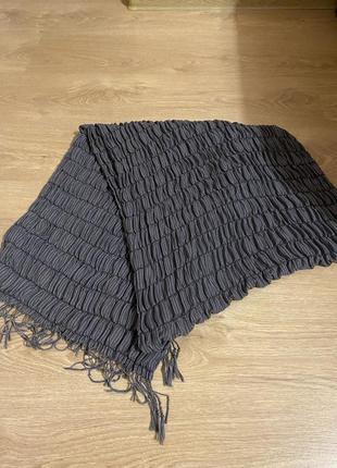 Объёмный женский шарф серый