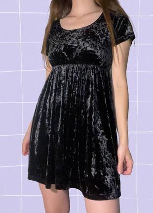 Черное бархатное базовое короткое платье