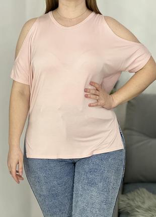 Нежная розовая футболка с вырезами на плечах No3