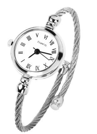 Часы-браслет, эластичный браслет в серебряном цвете.
