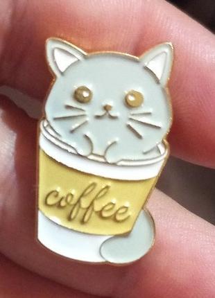 Брошь брошка пин значок металл серый кот кошка и чашка кофе co...
