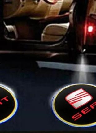 Светодиодная подсветка на двери автомобиля с логотипом SEAT