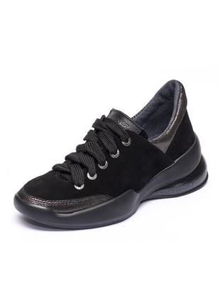 Женские кроссовки черные на шнурках 933-03