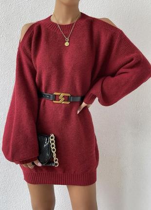 Платье свитер с открытыми плечами
