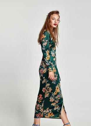 Длинное велюровое платье на запах в цветы от zara