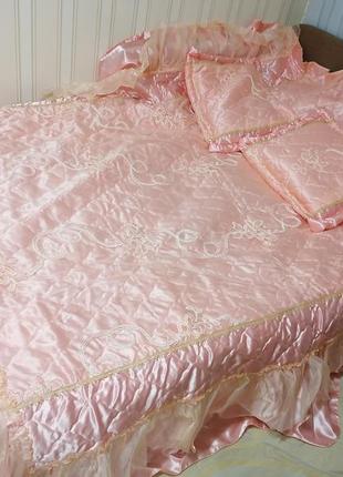 Покривало на ліжко + 2 декоративні подушки нове
