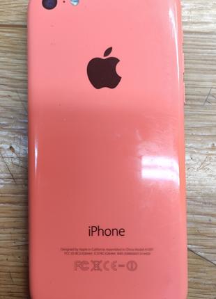 Смартфон Iphone 5c на деталі.