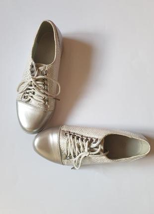 Серебряные туфли на завязке 36 размер.