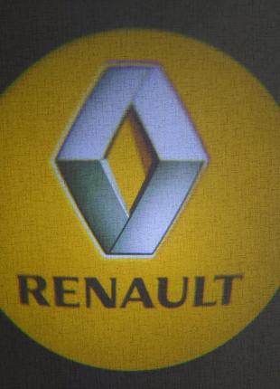Светодиодная подсветка на двери автомобиля с логотипом Renault