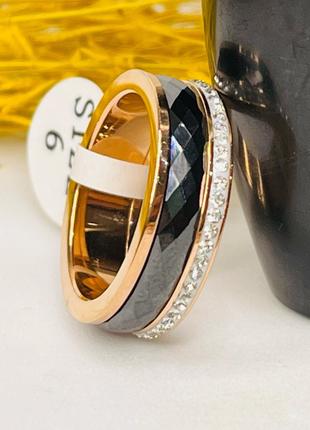 Керамическое кольцо женское чёрное с камнями