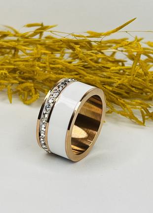 Женское кольцо из эмали и нержавеющей стали в золоте