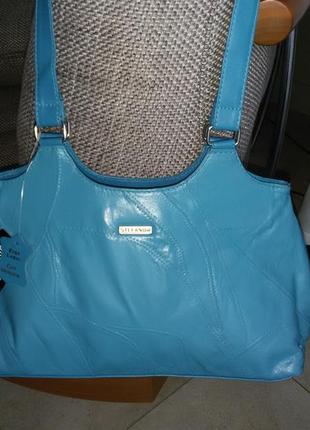 Новая кожаная сумка итальянского бренда голубого цвета.