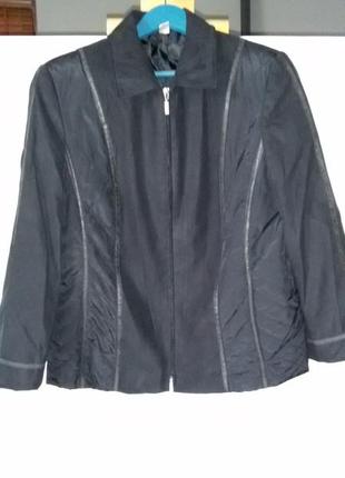 Легка жіноча чорна  курточка 50-52 розміру