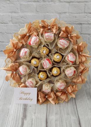 Букет из конфет ferrero rocher и raffaello подарок на 8 марта