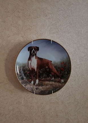 Продам фарфоровую, коллекционную тарелку с разными породами собак