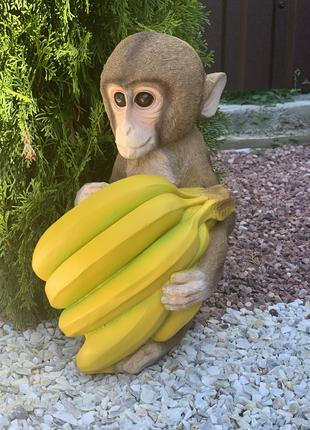 Садовая фигура с полистоуна Обезьяна с бананами