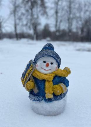 Новогодняя садовая фигура с полистоуна Снеговик с табличкой "С...