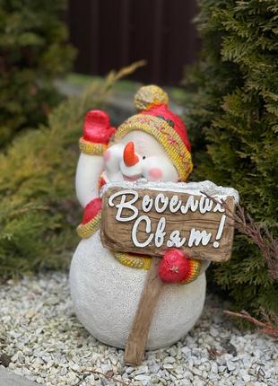 Новогодняя садовая фигура с полистоуна Снеговик с табличкой "В...