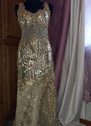 Неймовірна вечірня золота сукня