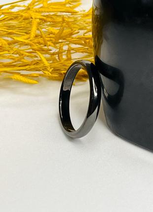 Керамическое кольцо женское чёрное без вставок