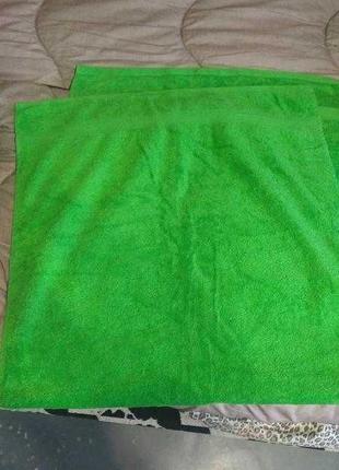 Большое банное полотенце цвета зеленой молодой травы 140 на 65