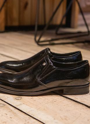 Лакированные мужские туфли без шнуровок 39, 40, 43 размер.