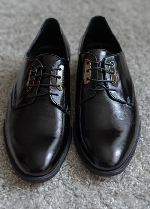 Мужские лакированные туфли Ikos 39 42 44 размер