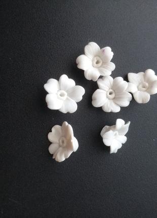 Белые цветы для свадебных украшений