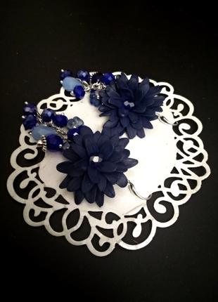 Серьги с темно синими цветами из полимерной глины и синим стеклом