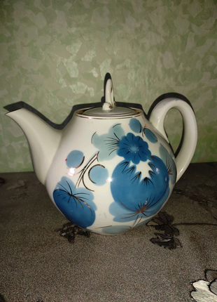 Фарфоровый чайник времён СССР