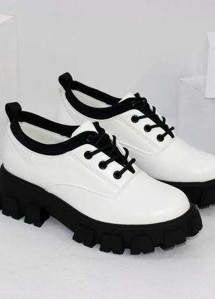 Білі жіночі туфлі на шнурках і тракторній підошві 36 23.0см