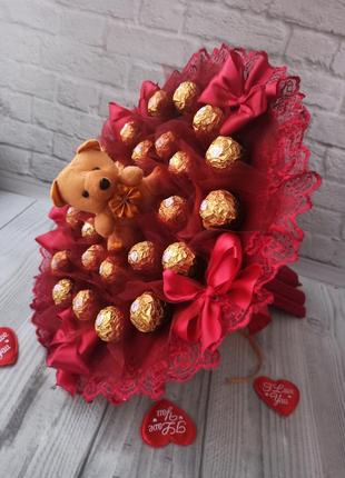 Букет из конфет ferrero rocher и с мягкой игрушкой, подарок