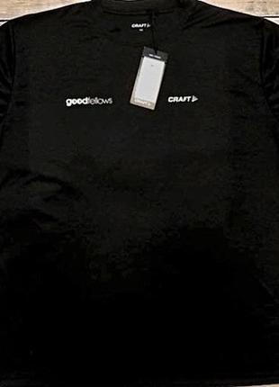Черная мужская футболка из влаговпитующей ткани