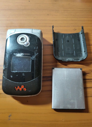Телефон Sony Ericsson w300
