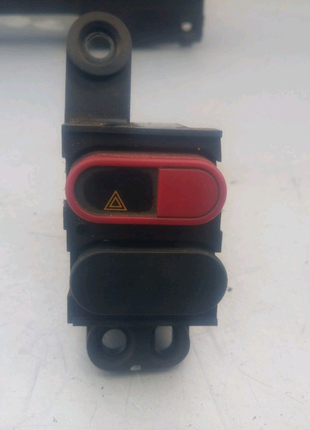 Кнопка аварийной сигнализации,аварийка Мазда 626 1986 год