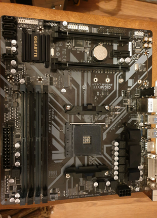 Gigabyte b450m DS3H