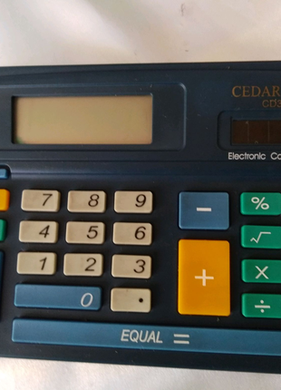 Компактный настольный калькулятор с 8-ми разрядным экраном